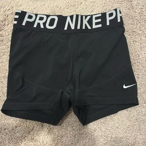 Small Nike Pro Shorts 💗